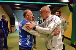 Fabián Coito y su emotivo encuentro con Tite en el pasillo del estadio Beira-Rio. Foto cortesía Edwin Banegas.
