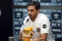 Bryan Ruiz tuvo ofertas de la MLS y Europa pero no ha sido traspaso del Santos.