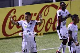 Roger Rojas le marcó gol al Real España por la Copa Premier Centroamericana.
