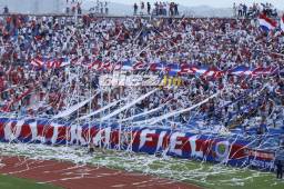 Si la UltraFiel ingresa, la Comisión podría volver a multar al Olimpia. Foto: Neptalí Romero.