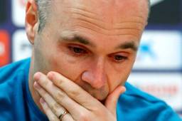 El jugador Andrés Iniesta se despide del Barcelona y anuncia que ha sido feliz al ganar todo pero no da pistas donde jugará la próxima temporada. Foto AFP