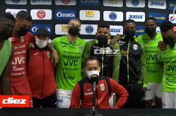 El grupo de jugadores del cuadro verdolaga expresó de esta manera su malestar por las acciones ocurridas en el estadio Nacional.