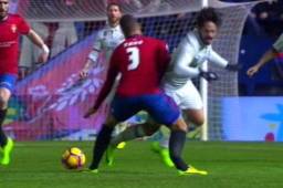 Momento de la lesión de Tano en un choque fortuito con Isco.