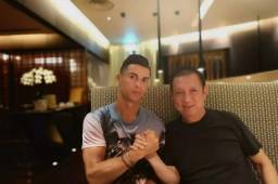 Cristiano Ronaldo y Peter Lim anunciaron su nuevo negocio con esta imagen en redes sociales.