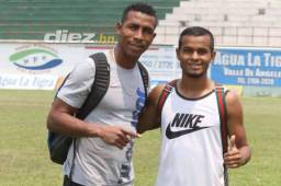 Los futbolistas Woodrow West y Juan José Ocampo esperan salvar la categoría del Juticalpa. Foto: Efraín Salgado.