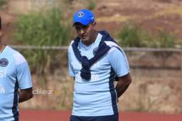 El DT Diego Vázquez durante la sesión de entrenamiento de este martes en Tegucigalpa. Foto Ronald Aceituno.