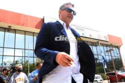 Acompañado de su abogado Astor Henríquez, Diego Vázquez se presentó ante Derechos Humanos para denunciar a la Comisión de Disciplina. Foto Alex Pérez