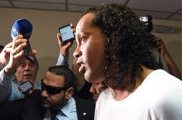 La defensa pidió libertad ambulatoria o arresto domiciliario para Ronaldinho, pero el Juez no aceptó la petición.