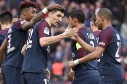 Meunier celebrando su tanto con Mbappé.