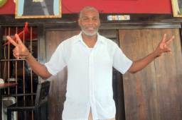 Javier Martínez es propietario de un bar y restaurante en la zona viva de La Ceiba. Ha decidido regresar al fútbol para aportar lo que aprendió.