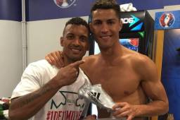 Cristiano Ronaldo le regaló a Nani la Bota de Plata que obtuvo en la Eurocopa.