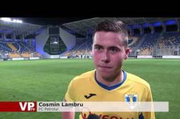 El joven futbolista rumano Cosmin Lambru, que juega con una prótesis porque perdió la mano izquierda en un accidente.