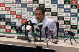 El técnico Gustavo Matosas se mostró esquivo ante los cuestionamientos y explicó que consultará con el club y abogados antes de dar su postura.