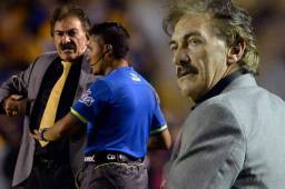 Ricardo La Volpe no soportó y recriminó al árbitro por sus decisiones en la final ante México.