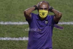 Potro Gutiérrez lamenta una acción de gol que perdió Ramiro Rocca, la más clara del primer tiempo.