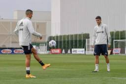 Álvaro Morata compartiendo con Cristiano Ronaldo en uno de los entrenamientos con la Juventus.