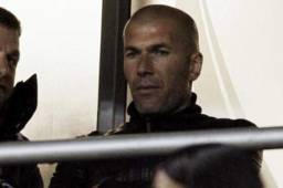 Zinedine Zidane fue captado viendo desde el palco del Bernabéu el Real Madrid-Barcelona.