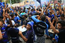 La barra organizada del Motagua ha sido una de las más numerosas cuando el equipo llega a las finales y así lo demostró el domingo en Tegucigalpa.