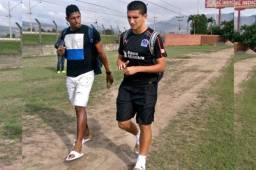 Johnny Leverón fue bien recibido por Carlo Costly en el entreno del Olimpia.