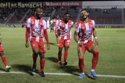 ¡Vida aplasta al Real Sociedad en el estadio Ceibeño con una hat-trick del brasileño Patryck Ferreira!