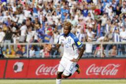 El delantero Romell Quioto celebra uno de los goles de Honduras en el estadio Olímpico en el partido contra México donde FIFA reportó gritos homofóbicos.