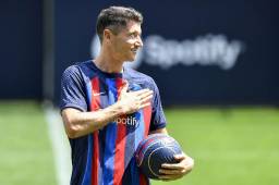 Lewandowski fue presentando en el Camp Nou ante su nueva hinchada; el delantero tiene contrato hasta 2026.