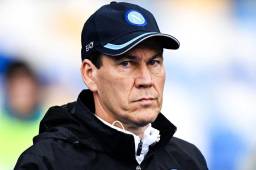 Napoli despidió a Rudi García y ya presentó a Walter Mazzarri como nuevo entrenador..