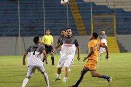 El partido estuvo muy disputado en la cancha del estadio Morazán.