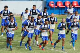 Los seleccionados hondureños en la última práctica de este viernes antes de viajar a Jamaica para el debut en la Copa Oro. Fotos Neptalí Romero