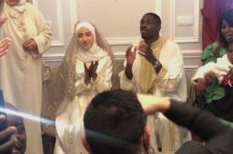 Dembelé, jugador del FC Barcelona, junto a la mujer con la que se ha casado.