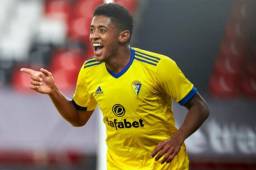 'Choco' Lozano vive un gran momento con Cádiz convirtiéndose en pieza clave para el club español.