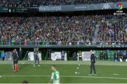 Momento en el que Kroos abandona el terreno de juego camino al banquillo de Real Madrid.