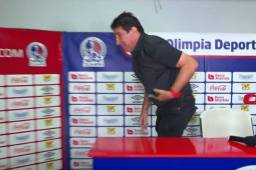 Héctor Vargas abandonó la conferencia de prensa por una discusión con un periodista.