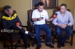 Carlos Restrepo y Elías Burbara junto al periodista de DIEZ, Fredy Nuila.