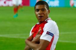 Mbappé celebrando una anotación con el Mónaco en Championes League.