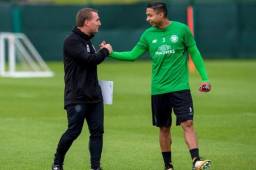 Brendan Rodgers, técnico del Celtic, sorprendió a Emilio Izaguirre al brindarle indicaciones en español.