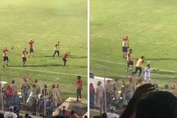 Así fue el momento en que aficionados del Vida lanzaron botellas contra Pedro Troglio.