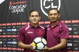 Rodolfo Zelaya junto al técnico del Alianza, 'Zarco' Rodríguez.