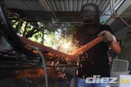 El defensor del Vida Michael Osorio contó a DIEZ que la profesión de soldadura la aprendió de su padre. Fotos Samuel Zelaya