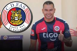 El 'Gullit' Peña se embolsa más de 6 mil dólares al mes en el Club Deportuivo FAS, según comentó David Medrano.