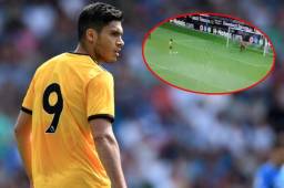 Raúl Jimenéz erró un penal en su debut con el Wolverhampton.