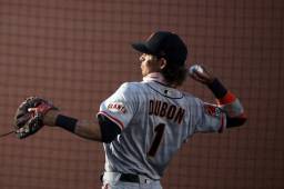 El hondureño Mauricio Dubón en actividad durante el partido frente a los Astros de Houston en el Minute Maid Park donde lograron una importante victoria.