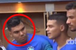 Thiago Silva le da tres golpes a Casemiro durante un partido de Brasil y esta fue su épica reacción (VIDEO)