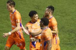 Los jugadores de la UPN celebran el tercer gol ante Honduras Progreso.