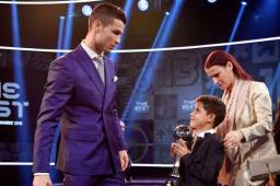Cristiano Ronaldo ha disfrutado este premio en familia y con su nueva novia.