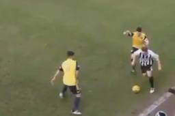 Pegado a la línea de banda, el jugador frotó una lámpara mágica que nadie se esperaba.