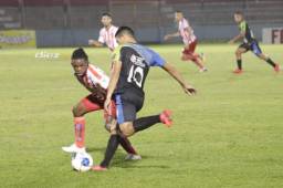 Quaye marcando a Jessé Moncada del Real de Minas. Foto: Edgar Witty.