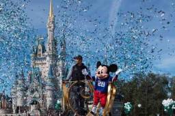 Nick Foles viajó a Disney a celebrar el título tras ganar el Super Bowl LII.
