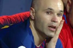 Andrés Iniesta, mediocampista del FC Barcelona, lloró este sábado en el estadio Wanda.