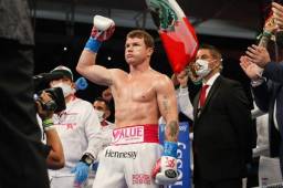 El mexicano Saúl 'Canelo' Álvarez machacó al turco Yildirim en tres asaltos en el Hard Rock Stadium de Miami. Foto AFP
